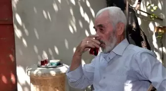 1500 yıllık tarihi sütunu çay masası olarak kullanıyor