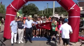 Dostluk Koşusu'na bebekleriyle katıldılar