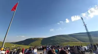 Karadağ'a Atatürk silüeti yansıdı, yüzlerce kişi akın etti