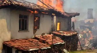 Taşköprü'de 5 ev yandı