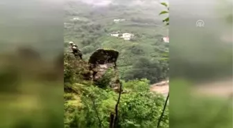 Tehlike oluşturan kaya kontrollü düşürüldü