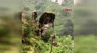TRABZON Tehlike oluşturan kayanın düşürülme anı kamerada