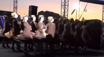 Türkiye'de ilk defa balonlar 'Nigt Glow Show' gösterisi yaptı