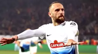 Vedat Muriç'in menajeri Haluk Canatar, Fenerbahçe kulüp binasına gitti
