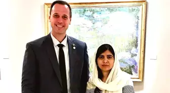 Kanadalı bakan: Malala'nın Quebec'de öğretmenlik yapması için başörtüsünü çıkarması gerekiyor