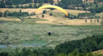 Ladik'te yamaç paraşütü etkinliği