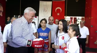 Başkan Atay, milli sporcularla açılışta buluştu