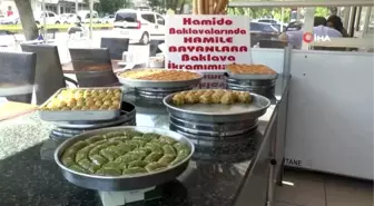 Gaziantep'li baklavacılardan hamile kadınlara baklava bedava