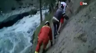Taşan nehirde mahsur kalan 38 turist kurtarıldı