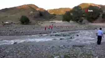 Taşan Nehirde Mahsur Kalan 38 Turist Kurtarıldı