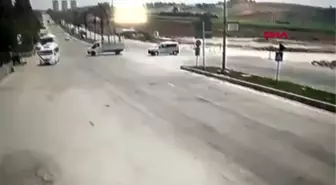 ADANA 4 kişinin yaralandığı kaza anı güvenlik kamerasında