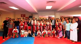 Kick boks sporcularına sürpriz moral ziyareti