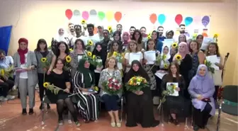 Almanya'da mülteciler için ortaokul diploma töreni