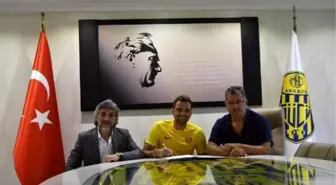 Ankaragücü'nde Ante Kulusic'in sözleşmesi uzatıldı