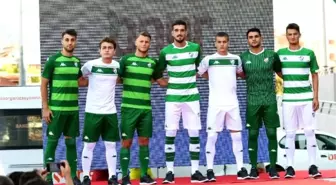 Bursaspor, yeni sezon formalarını tanıttı