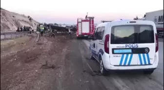 Gaziantep'te tır devrildi: 3 ölü