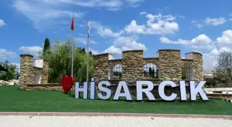 Hisarcık'ta tamamı atık malzemelerden yapılan park hizmete açıldı