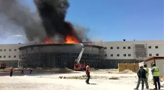 Kara Havacılık Okulu'nda inşaatı süren binada yangın