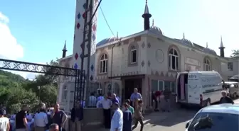 Ağabeyi tarafından namaz kılarken öldürülen kişi defnedildi