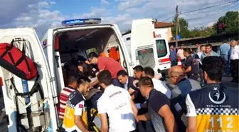 Kula'da kavşakta TIR otomobil ile çarpıştı: 1 ölü, 2 yaralı