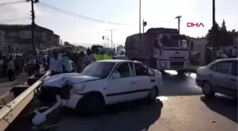 MANİSA Kula'da kavşakta TIR otomobil ile çarpıştı 1 ölü, 2 yaralı