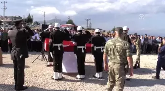 Trafik kazasında hayatını kaybeden astsubay ve eşinin cenazesi