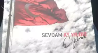 Gazeteci Caner Yılmaz Sevdam Ay Yıldız'ı kitaplaştırdı