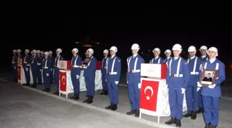 Hakkari'de şehit olan 3 asker için tören düzenlendi