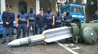 İtalyan Polisi, Neo Nazi Baskınlarında 3 Metrelik Füze Ele Geçirdi