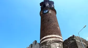 Saat Kulesi kale mescidinin minaresi olarak inşa edildi