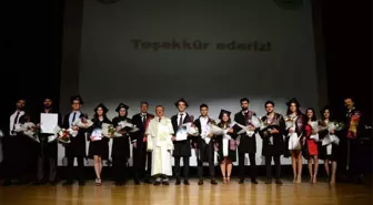 Genç mühendislerin diploma sevinci