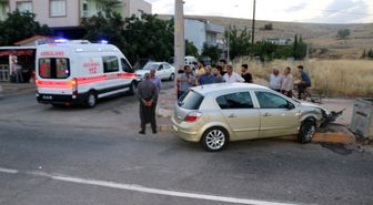 İki otomobil çarpıştı: 2 yaralı