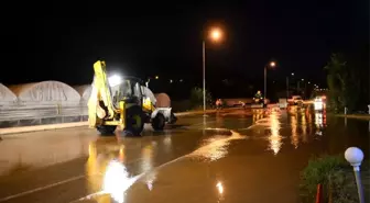 Kumluca'da içme suyu hattında boru patladı, üç mahalle susuz kaldı