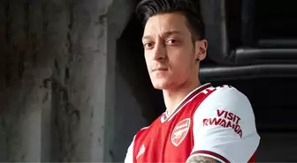 Yıldız oyuncu Mesut Özil'in yeni tarzıyla dalga geçti