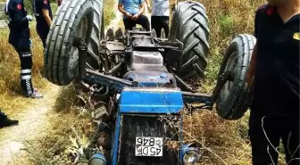 Devrilen traktörün altında kalan sürücü öldü