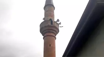 Hoparlör tamir eden imam minareden düştü