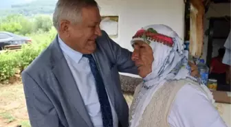 Ameliyatla görmeye başlayan Fatma ninenin sevinç gözyaşları