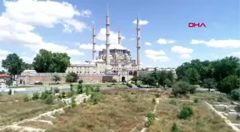 EDİRNE SELİMİYE CAMİİ'NDE YEMİŞ KAPANI HANI KRİZİ ÇÖZÜLDÜ, PEYZAJ ÇALIŞMASI BAŞLIYOR-1