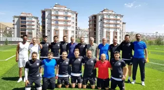 Elazığ Belediyespor, iç transferde 11 futbolcu ile sözleşme imzaladı