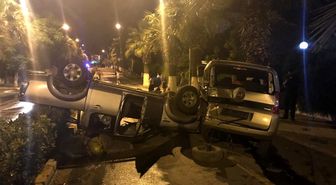Kamyonet park halindeki araçlara çarptı: 1 yaralı