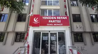 Boşaltılan Saadet Partisi binasına Yeniden Refah Partisi tabelası asıldı