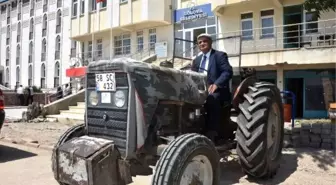 Başkanın makam aracı, 36 yıllık traktörü