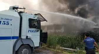 Mağaza yangınını söndürme çalışmasına TOMA'lar da destek verdi