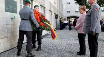 Almanya, Hitler'e suikast girişiminde bulunanları 75. yıl dönümünde andı