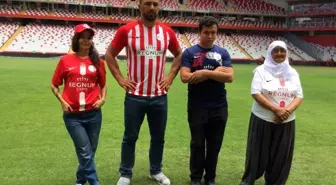 Antalyaspor'dan Ali Gürbüz'lü forma tanıtımı