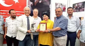 Esnaf odası Almanya'da ki gurbetçilere plaket verdi