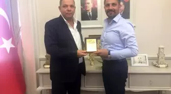 Sivrihisar otobüs esnafından Başkan Yüzügüllü'ye 'plaket'