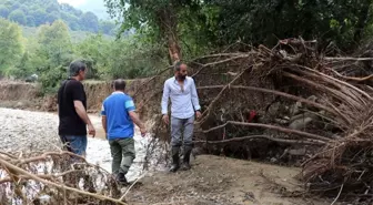 Sel felaketinde 3 yakınını kaybeden aile dere yatağında iki kaybını daha arıyor