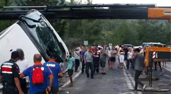 Polonyalı turistleri taşıyan otobüs devrildi: 25 yaralı