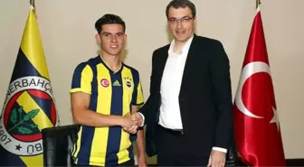 Ferdi Kadıoğlu, Fenerbahçe formalı fotoğraflarını kaldırdı!